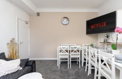 Open Mind Property - Hot Tub, 7 Beds & Free Parking - Foto 16