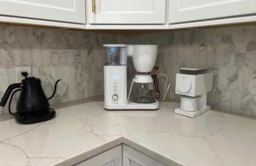 New Farmhouse, King Beds, Game Room, Hot Tub & View! - Foto 8