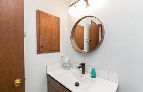 Mid-Century Style And Class In Quiet NE Location - Foto 17