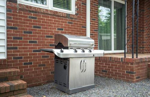 Quaint house, king bed 2min from down town - Photo 72