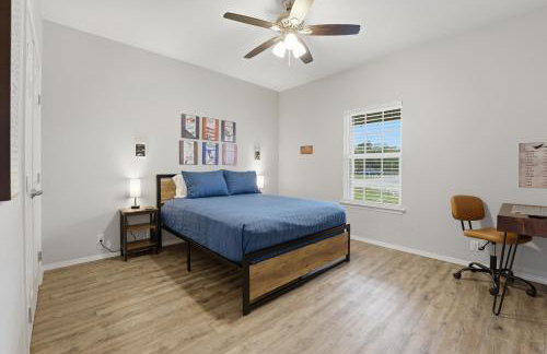 Game Barn, Cowboy Pool, 17ft Movie Screen - sleeps 10 - Photo 18
