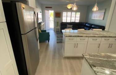 Beachfront Condo On Quiet Treasure Island- 1 Bed - Photo 35