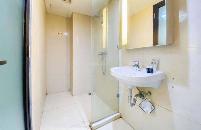 Good Homey Studio Apartment At Warhol (W/R) Residences - Foto 9