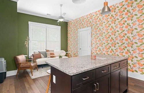 Renovated Dog Friendly Duplex Near Food & Fun Fully Fenced Yard and Private Parking - Foto 62