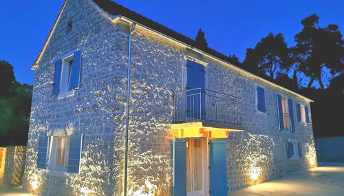 EST Villa DIOCLETIAN on Solta - luxurious villa, beachfront, private pool, outdoor BBQ, large terrace and garden, free parking - Wonderful privacy - Foto 1