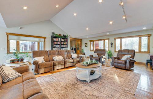 7,000 Sq Ft! Private Rapid City Estate with Pool - Foto 14