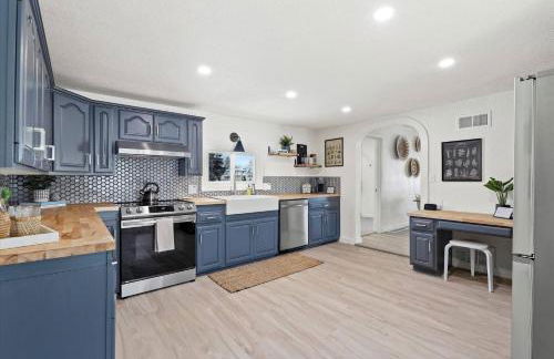 Luxury Lakeview Stay | Main&Guest House, Sleeps 10 - Foto 40