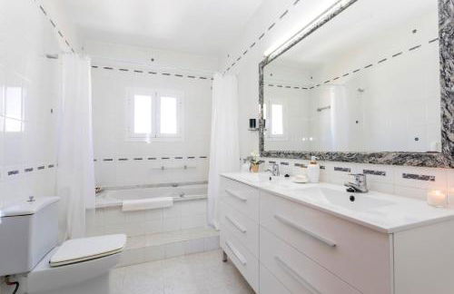 Villa in Playa D´en Bossa sleeps 9 - Foto 28