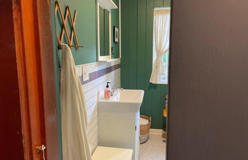 Springbrook · Cozy 2BR Mt. Hood Cabin, Fireplace & Retro Kitchen - Foto 37