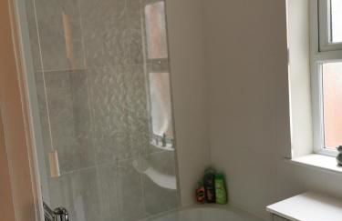 Family Friendly I Pets Welcome I Short Walk to Railway Station I 10min Drive to Safari Park - Foto 23