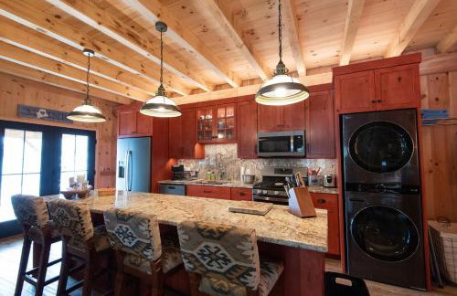 Oceanview Barnhouse Retreat with Hot Tub - Foto 16