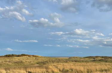 Blissful 4-Bedroom Home with Hot tub - Foto 13