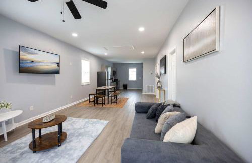 3 Min to Downtown - 10 Min to Elon - Smart TVs - Foto 7