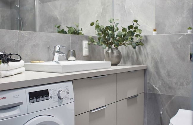 Metro Imielin 9th Floor Apartment - Photo 2