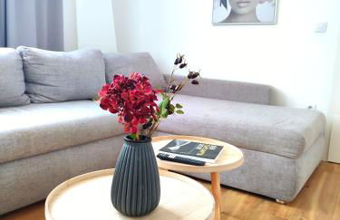 Flair-Apartments 'Apartment nähe Schlosspark', 300 m Bahnhof, Innenstadt Bad Salzuflen Stadtteil Schötmar, für Urlaub oder Geschäftsreise, separater Eingang, 24 Std Check-in,WLAN, Streaming-Fernseher, Küche, Regendusche, Doppelbett, 2 Schlafsofa - Foto 2