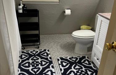 Unique Home Perfect for Large Gatherings. Pets welcome! - Photo 17