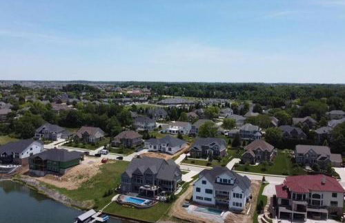 Lakefront view 5 bedroom home with basement - Foto 17