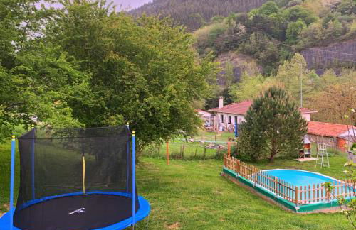 LA CASA AZUL, un oasis de calma, vistas impresionantes con PISCINA, SALTADOR, BARBACOA y acceso al río Asón - Foto 9