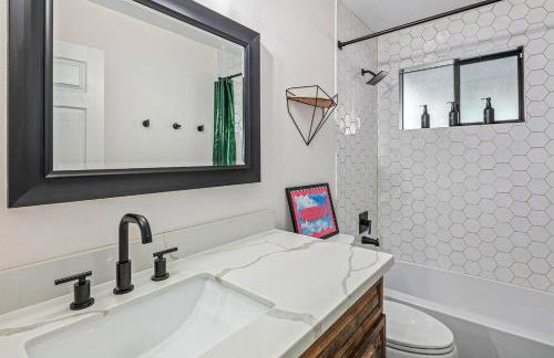 Disco Jungle with Fire Pit+Poolside TV+Yard Games - Photo 34