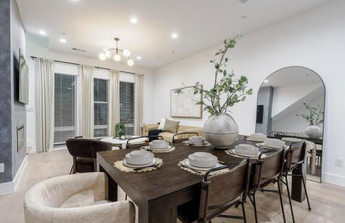 New Modern Dallas Skyline Rooftop Firepit and a Garage - Foto 46