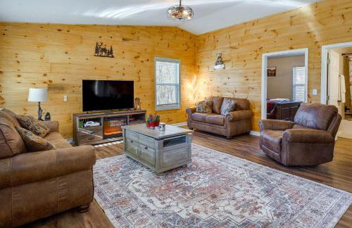 Serene Logan Retreat with Hot Tub and Stargazing Dome - Foto 3