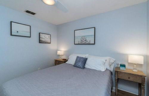 "Canal Dreams" 3 BR2 BA pool home on the canal - Foto 52