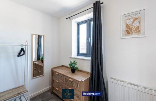 Luxury Retreat For 10 Short Lets & Serviced Accommodation Manchester with Hot Tub and Spacious Garden - Foto 47