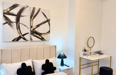 Lux 4 Bedroom House - Jacuzzi Bath Sleeps 9 Free Parking Near Leeds Centre - Foto 13