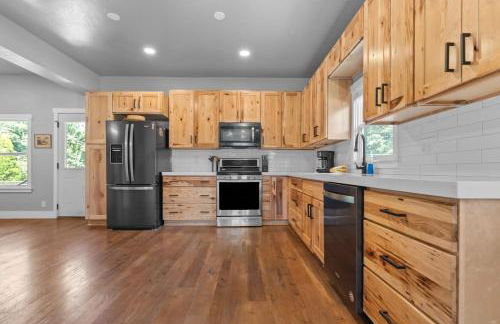 South Perry Dist Fenced Yard & Hot tub - Foto 14