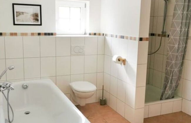 Inviting Apartment Near Lake - Foto 13