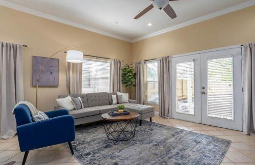 Modern DT Home-King size Bed-Patios-Long Stays-WiFi - Foto 63