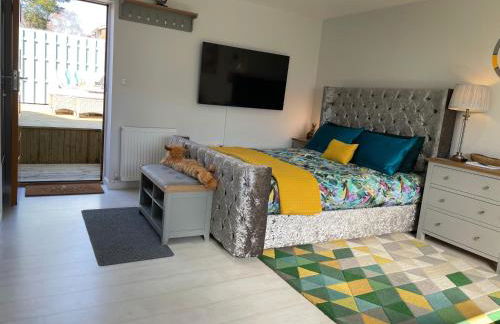 Entire guest suite in Highcliffe Dorset - Photo 2