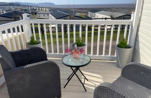 Cabin - Sleeps 4 - Pets Ok - Balcony - Parking - Foto 1