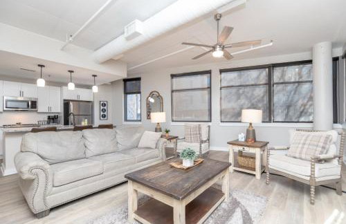 Luxurious Downtown 2 bedroom 2 bath with views 1M - Foto 25