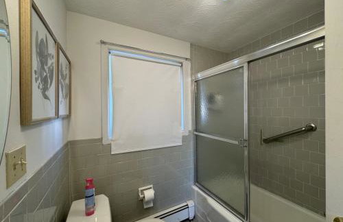 Spacious Poolside Boston Stay Sleeps 8 Pet Friendly - Foto 13