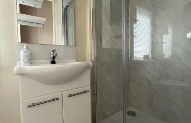 4 Sandringham, Patrington Haven, Hot Tub, Private garden & Parking - Foto 15