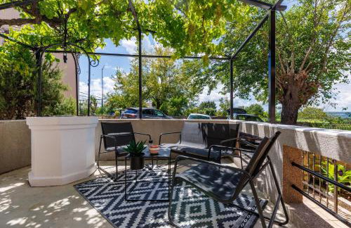 House Papinka with Private Pool & Garden - Happy Rentals - Photo 8