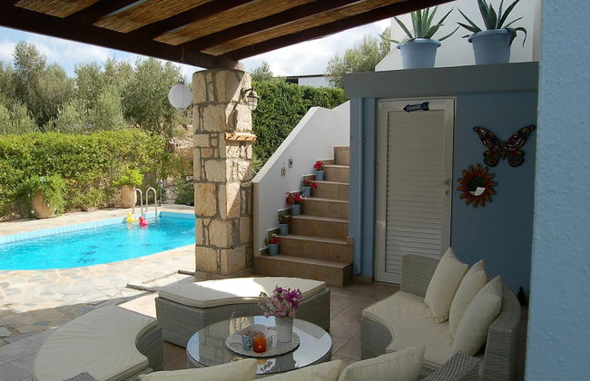 Enticing Villa in Loutra with Private Pool & Garden near Beach - Photo 9