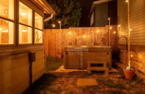 Bohemian Bungalow with Hot Tub - Foto 33