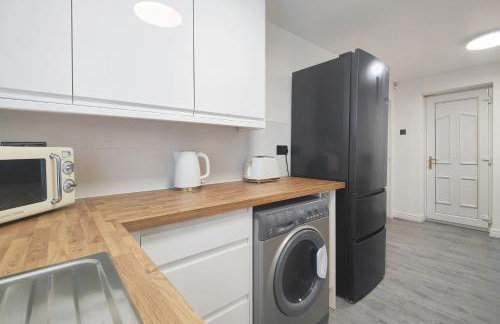 Regent House - Holiday Home With Free Parking - 5 Minutes Drive to Coop Live Arena, Etihad Stadium & Manchester City Centre - Foto 16