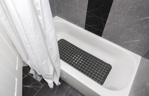 8BR 4BA Home Near NYC -Sleeps 16 - Foto 14