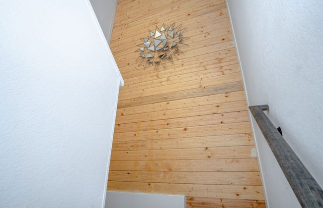 Huge Remodeled 5BR 4BA House Sleeps 20 Downtown - Photo 53