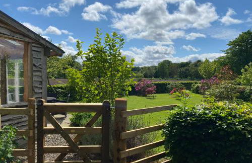 Private detached cottage sleeps 4 - Photo 36