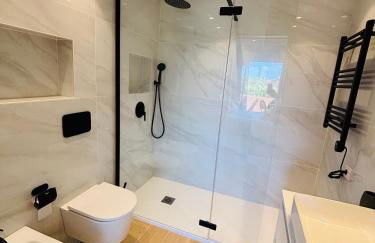 Luxury Renovated Apartment Stunning Views Pool and Golf resort 5star - Foto 15