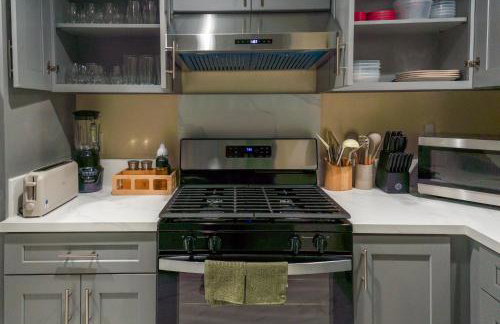 Spacious Disneyland Getaway I Game Room, King Suites & EV Access I Sleeps 14 - Foto 9