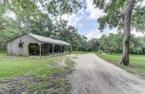 The San Bernard River waterfront provides private access to a spa, boat ramp, and jet skiing - Photo 58