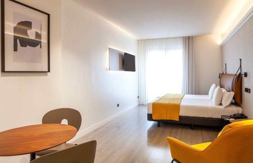 Suites Viena Plaza de España - Photo 42