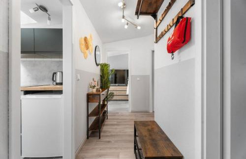 DG - Einfach aber sehr komfortabel - Wohnung für bis zu 12 Personen - Gruppen, Messe, Monteure, Studenten - Voll ausgestattet - 3 Smart-TV 55 Zoll Netflix, 1000 Mbit WLAN, voll ausgestattete Küche - Foto 14