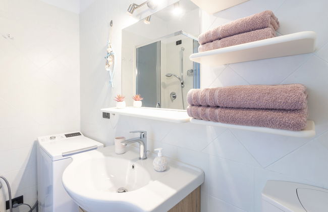 2 bedroom Apartment in Cipressa with swimming pool and garden - Photo 28