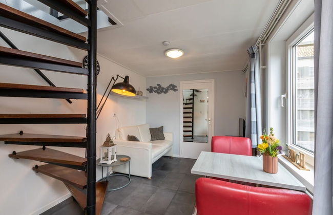 Charming Beach Getaway - Photo 10